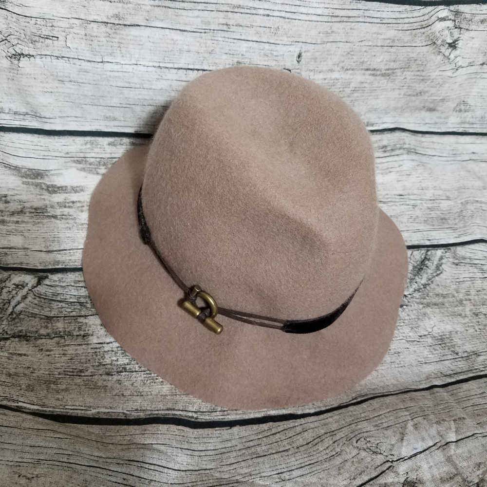 Raffaello Bettini  Hat 100% Wool  Italy has a small red spot